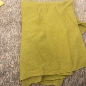 White + Warren Cashmere travel wrap, size large in chartreuse